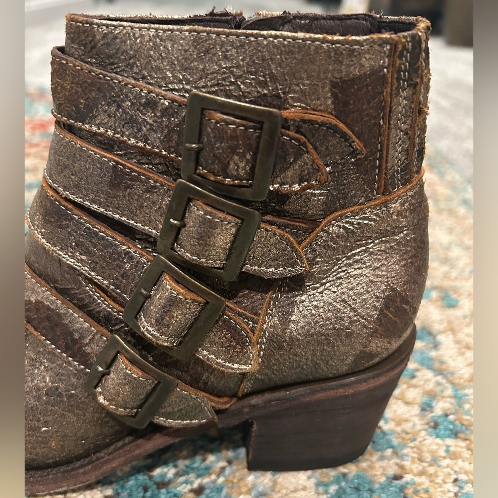 ✨NEW Stylish Bronze Metallic Ankle Buckle Boots 8.5 - Picture 3 of 10